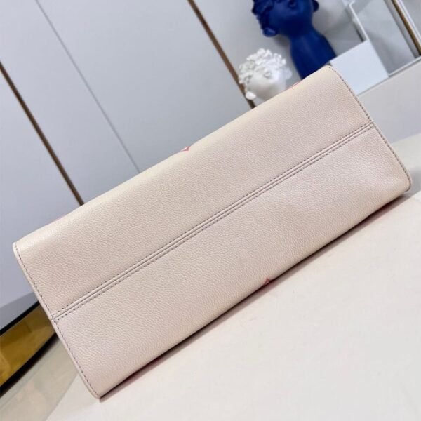 Louis Vuitton OnTheGo MM M21575