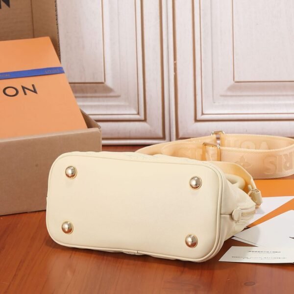 6D0036EF-5337-3F5F-895A-FAA4395DC2D0.jpg Louis Vuitton Alma BB M59821