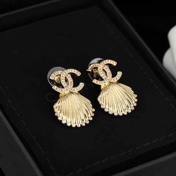 6E9D5C38-E5F6-B540-BD5B-05AEAE08C5F2.jpg CC Earrings 0008