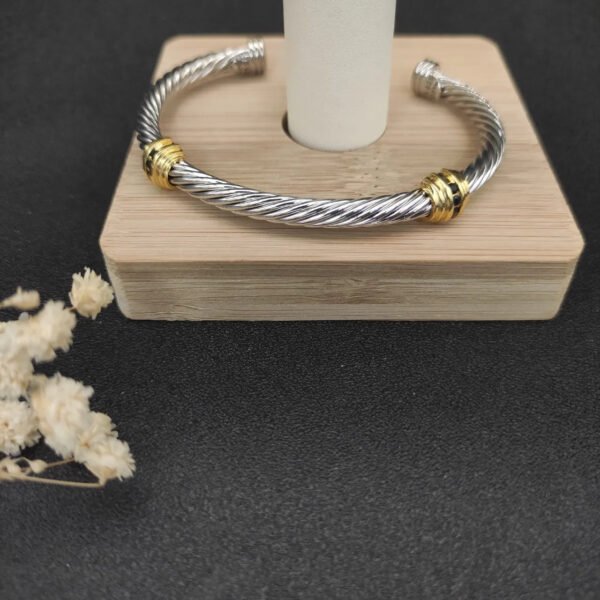 714178F0-A18E-08EF-F4F5-90FD00B451EB.jpg David Yurman 5mm 18k Gold and Sterling Silver Diamond Station Cable Bracelet