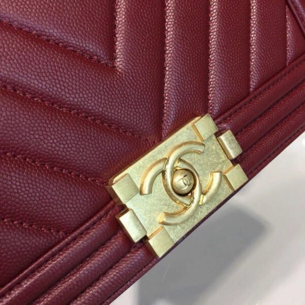 719F1801-E90A-E2F5-C057-10675C85810E.jpg Chanel Boy Handbag Gold Toned Hardware Burgundy For Women, Women’s Bags, Shoulder And Crossbody Bags 9.8in/25cm A67086