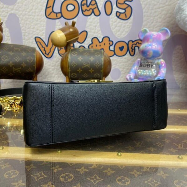 71A828CC-5213-2DC2-EDCB-843E9B434E75.jpg Louis Vuitton Calfskin Dauphine Soft MM
