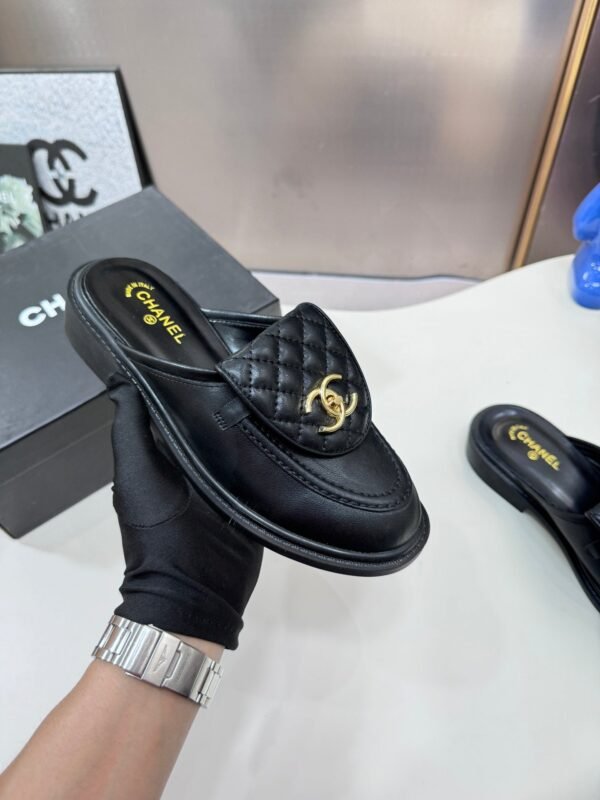 723E3F13-BEDF-67C7-F869-6E5BDFB5C8E1.jpg Chanel Women's Logo 25ss Loafers Sandal