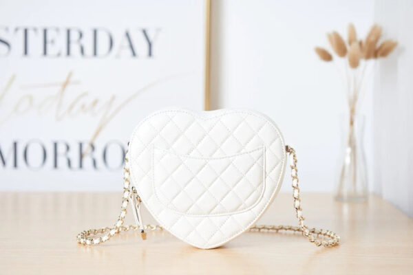 73352E6B-E29E-0092-9FCA-9D65B9AD2AA9.jpg Chanel Mini Heart Bag White For Women 7in/18cm AS3191 B07958 10601