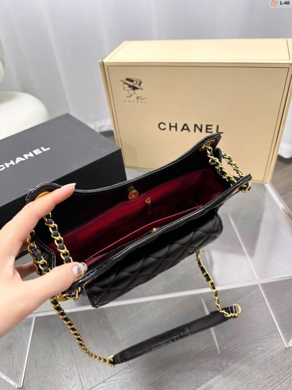 746DE7E3-1E17-2A53-2B99-D1AD896624D2.jpg Chanel 23C Hobo New Gold Coin Bag