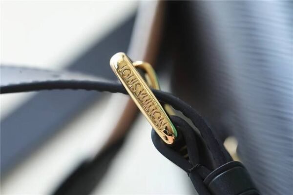 750C7835-23F2-0C00-265E-7089A0AA3EF0.jpg Louis Vuitton M24765 TWIST Medium Handbag