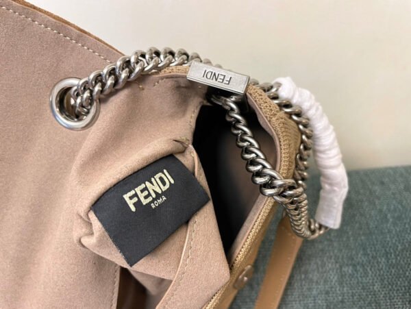 7558D920-D0A2-1BE3-5E6E-D2A0CABCFA6A.jpg Fendi Midi Baguette Chain Bag