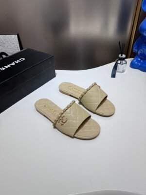 7580D917-AF8E-E2D3-7F78-84D6E3AB8DCA.jpg Chanel Women's Logo 25ss CC Sandal