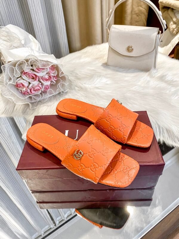 775A5C19-733B-574A-2C7A-93969A45F86C.jpg GUCCI Women's Platform Slide Sandal