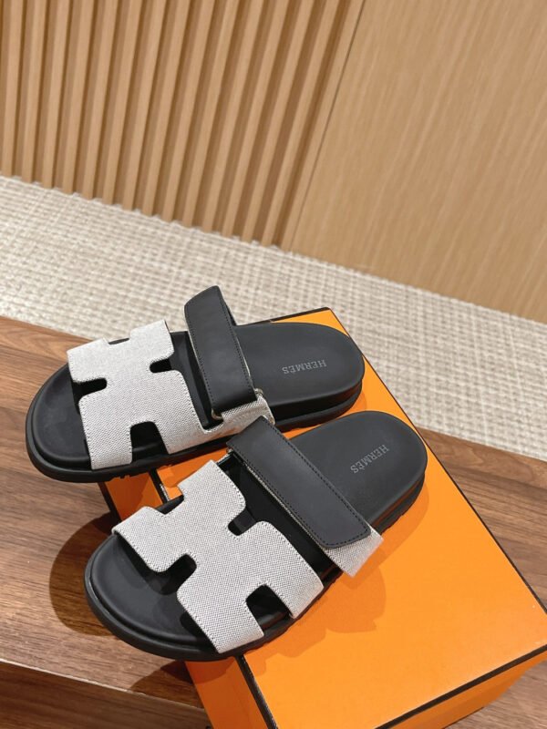 782F3EC7-5E10-DBA9-AAE0-FBEBC16F8BE0.jpg Hermes Unisex Chypre Sandal