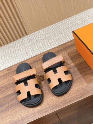 78C18880-43F4-476E-C045-FC7EB3D4BE38.jpg Hermes Unisex Chypre Sandal