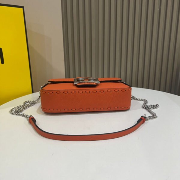79F399F7-6273-E86A-C1DA-CE1E282557D7.jpg Fendi Mini Baguette