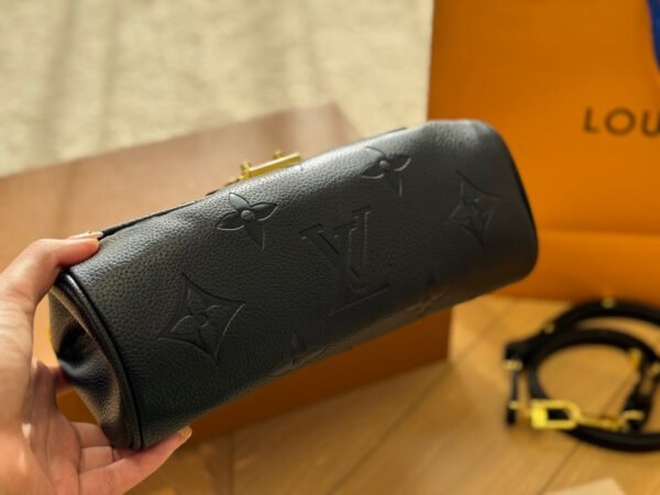 7BA0F2EE-8825-A9FA-525E-68C398E53E2A.jpg Louis Vuitton Favorite M45813