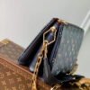7C5B95BF-B065-0E81-50F1-0F2B7119191C.jpg Louis Vuitton Coussin PM M21353