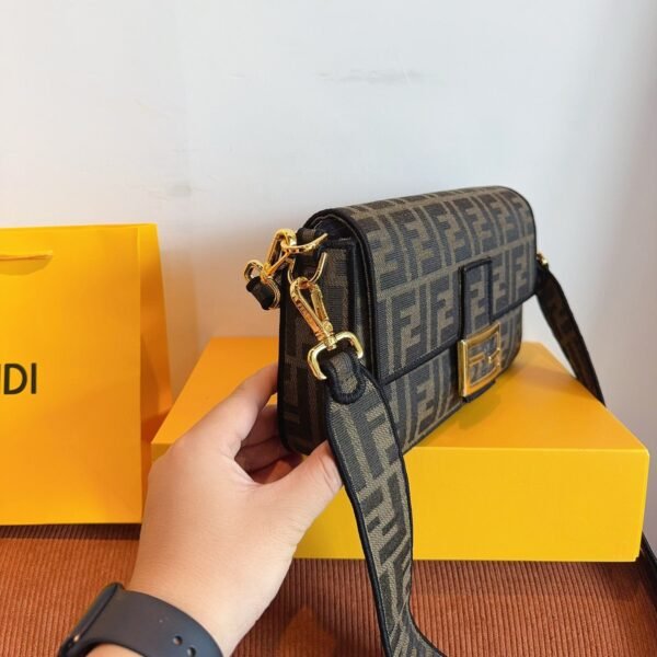 Fendi Baguette Medium - Black Embroidery