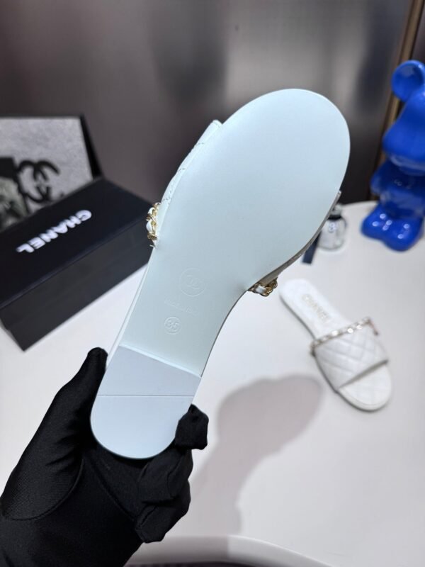 7D3DF6F5-1991-C103-D377-460B2E90B4C9.jpg Chanel Women's Logo 25ss CC Sandal