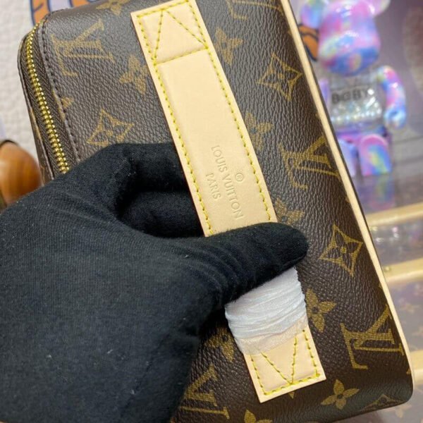 7F89E801-54A8-F44D-C599-172C37C0151E.jpg Louis Vuitton Toiletry Bag M11750