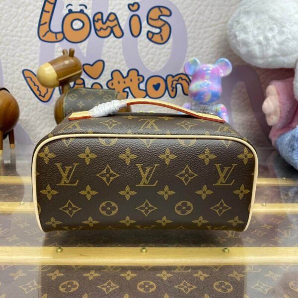 8271A7CF-8BBC-7D6C-0D4D-6C41CC7E2DBC.jpg Louis Vuitton Toiletry Bag M11750