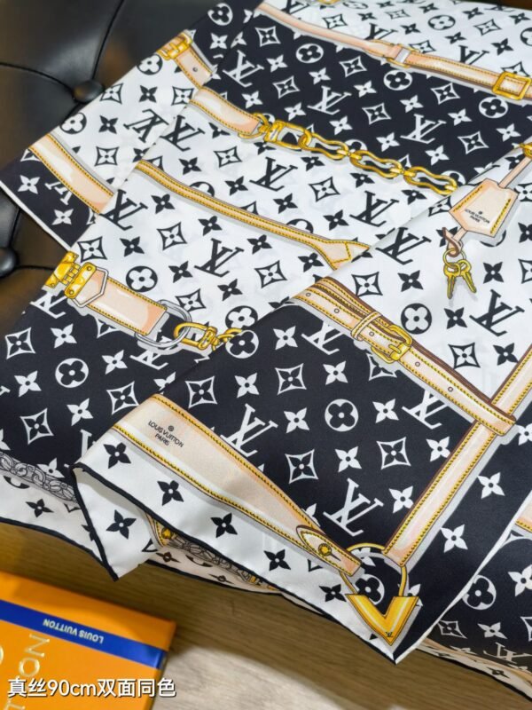 837504AB-07AE-B887-A47C-5AABD0C365F7.jpg Monogram Confidential square M78667