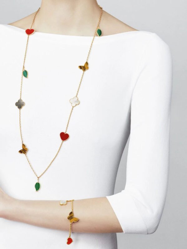 842CA3D9-5727-C0D8-7796-6AD6AD270B95.jpg Lucky Alhambra long necklace, 12 motifs