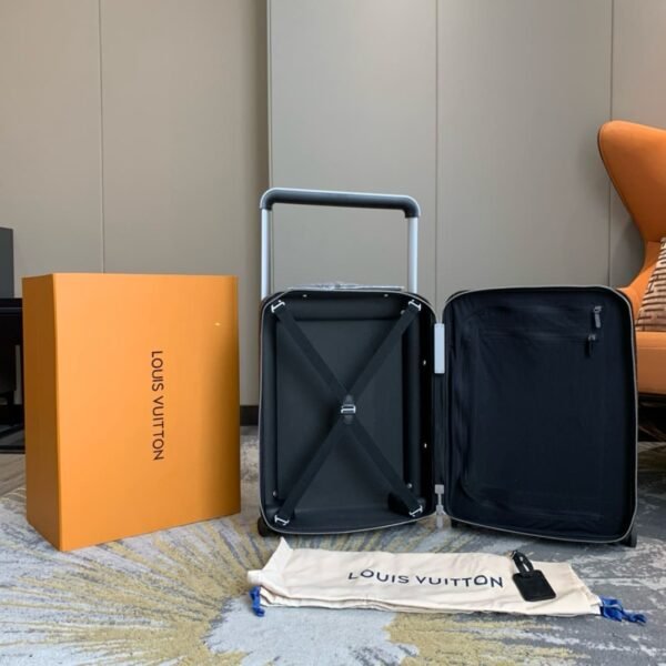 85193F49-A75A-9C61-0F58-45B48B11A7BD.jpg Louis Vuitton M20294 Horizon 55