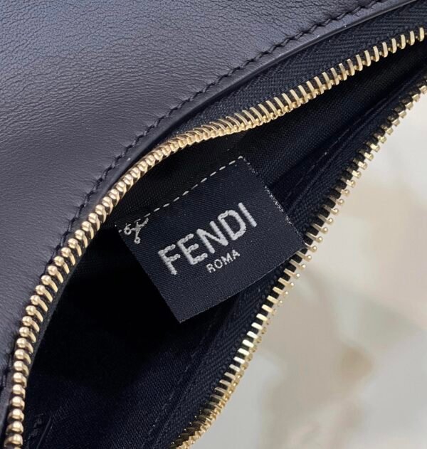 864E61DC-09BD-1291-2560-C0EECBD5FDA2.jpg Fendi Fendigraphy Small Bag