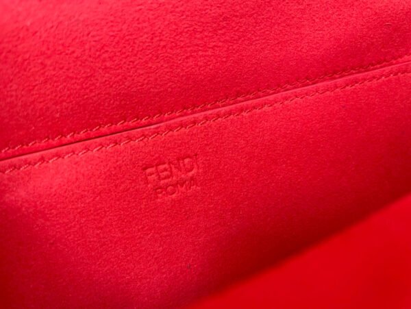 8687C95A-E7B0-9081-8F8F-1BC9E72995F0.jpg Fendi Midi Baguette Chain Bag