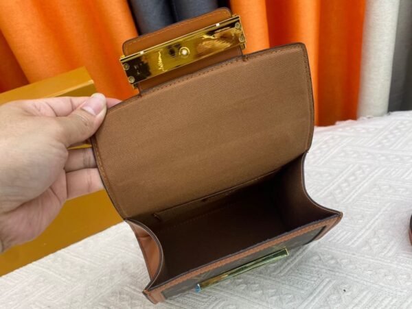 86EF6DFB-447B-EAFE-9591-9DC2D76A207F.jpg Louis Vuitton Dauphine Capitale M46751