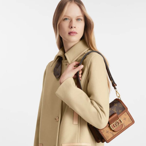 8774B975-6EFF-CB32-40EA-B72C39731B3B.jpg Louis Vuitton M45959 Mini Dauphine
