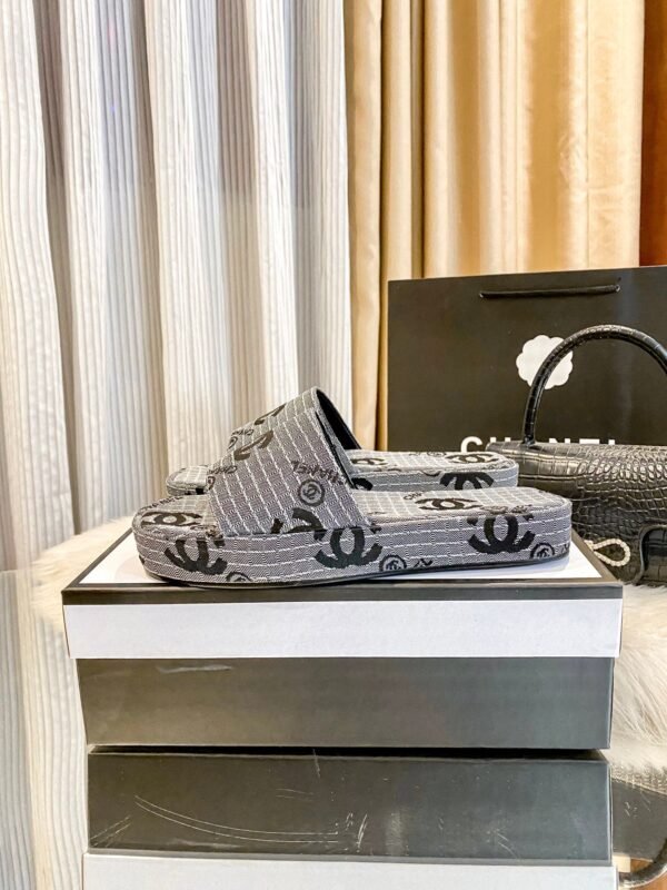 Chanel Women's Logo 25ss CC Sandal