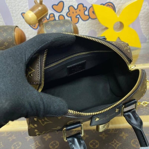 8845D762-3711-0AFC-CA08-35CF94CDA4BB.jpg Louis Vuitton Speedy Trunk 20 M13146