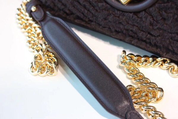 88C339B4-F7A5-2841-02C0-E47FDACE4632.jpg Fendi Kan I F Bag