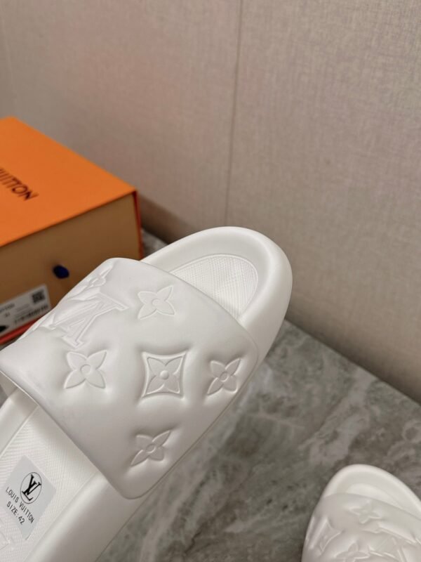 Louis Vuitton Unisex Pool Pillow Comfort Sandal
