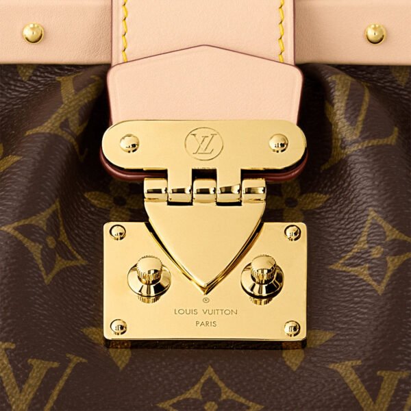 8910FD69-8AF5-B00E-B4CB-8584F33A7D89.jpg Monogram Clutch