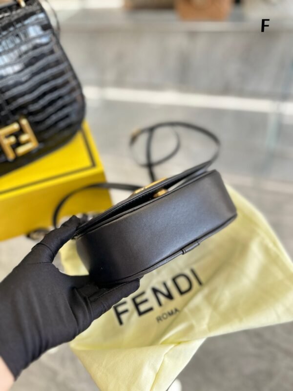 8B15002C-1A40-CD8F-7DB0-EC857B33F445.jpg Fendi C'mon Nano - White