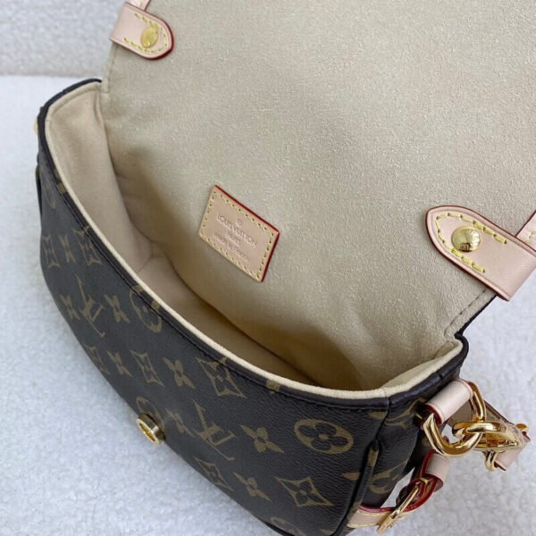 Louis Vuitton M46740 Saumur BB