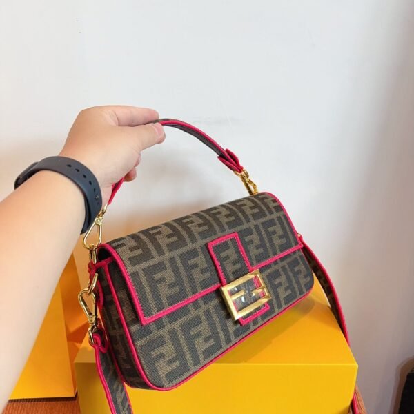 Fendi Baguette Medium - Black Embroidery