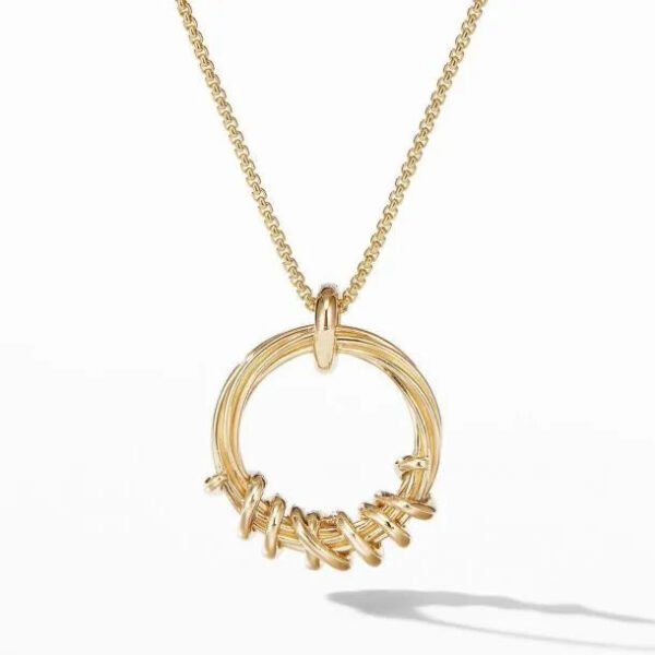 David Yurman Helena Round Pendant Necklace in 18K Yellow Gold with Diamonds