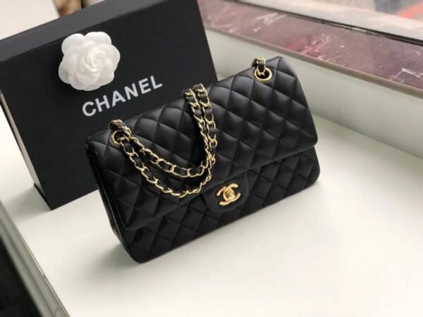 8DCA6D1E-5ADC-2C52-1866-0E1D4CF9CC78.jpg Chanel Classic Handbag Gold Toned Hardware BlackFor Women, Women’s Bags, Shoulder And Crossbody Bags 10.2in/26cm A01112