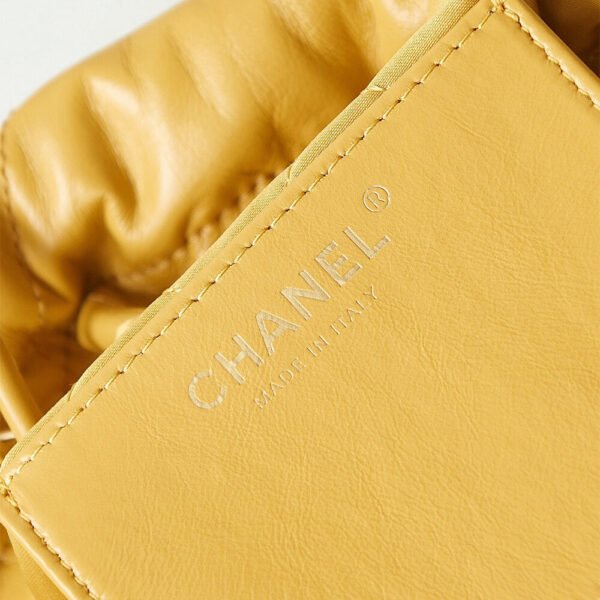 CHANEL 22 MINI HANDBAG AS3980