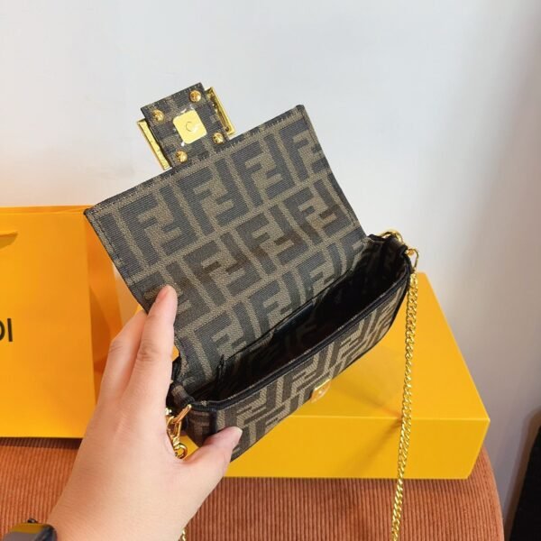 8FB91DBF-AE1B-00BB-42F9-6A4F45D1611D.jpg Fendi Baguette Mini - Black Embroidery