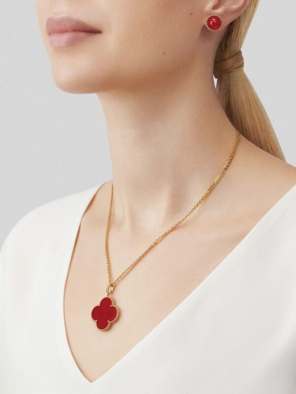 90665998-AFBA-F761-73AC-F761452D5AFF.jpg Magic Alhambra long necklace, 1 motif