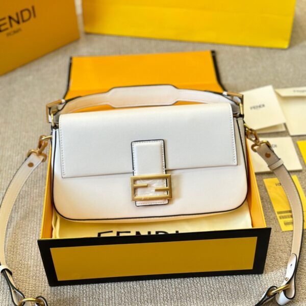 Fendi Baguette Medium - Black