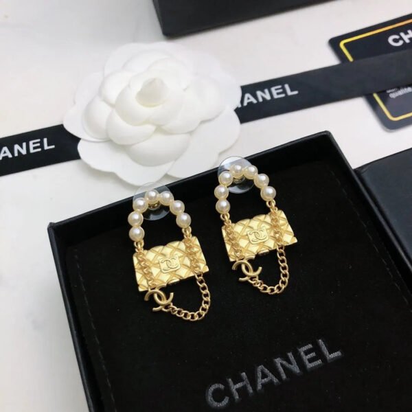 91EA99B0-FE52-D586-4297-25F905624F11.jpg cc Earrings