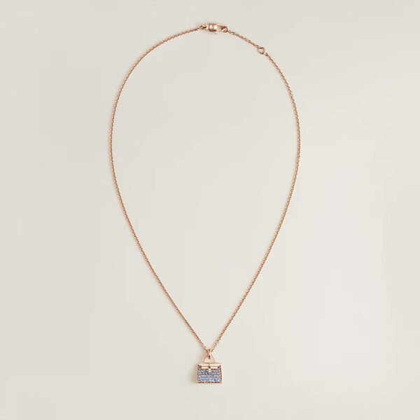 932079B3-137F-02BB-A3D9-92EFA2654B3C.jpg Amulettes Kelly pendant