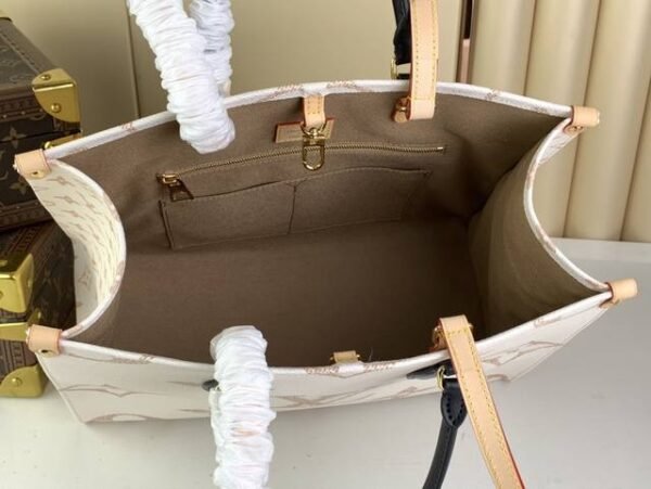 93C33430-321F-2E88-D300-CC6E14097D84.jpg Louis Vuitton OnTheGo MM M46912