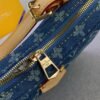 93FD610E-8BE7-CB73-4525-269579489090.jpg Louis Vuitton Croissant MM M46856