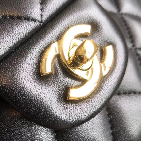 98530D75-31AB-E7FD-91F2-CEAF2F640B30.jpg Chanel Small Classic Handbag Lambskin & Gold Metal A01113