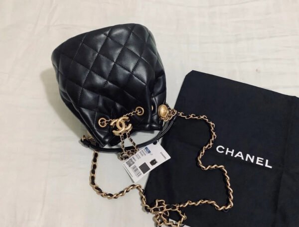 99308E14-BEAD-D5FB-771B-2368CEBF2632.jpg Chanel Classic Bucket Bag Gold Toned Hardware Black For Women 7.8in/20cm