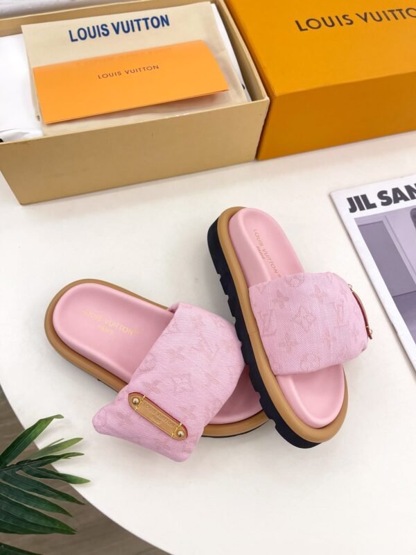 99E0E1E6-EEDE-0E07-B791-8FAE895472E1.jpg Louis Vuitton Women's Pool Pillow Comfort Sandal